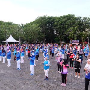 Walikota Dan Jajaran Road Show Senam Gurindam Di Halaman Terminal Sei Carang