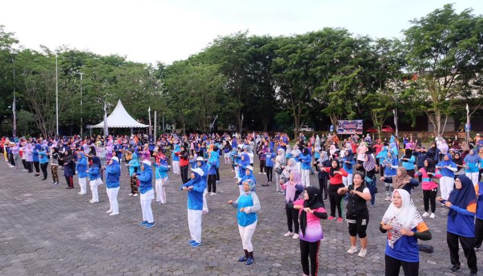 Walikota Dan Jajaran Road Show Senam Gurindam Di Halaman Terminal Sei Carang