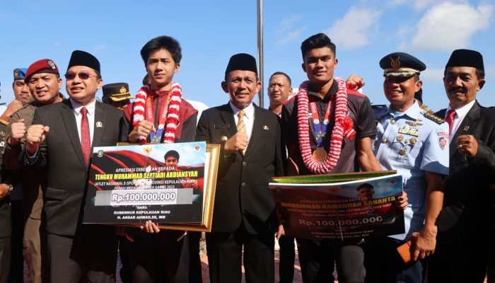 2 Atlit Sea Games Asal Lingga, Terima Bonus Gubernur Ansar Rp100 Juta