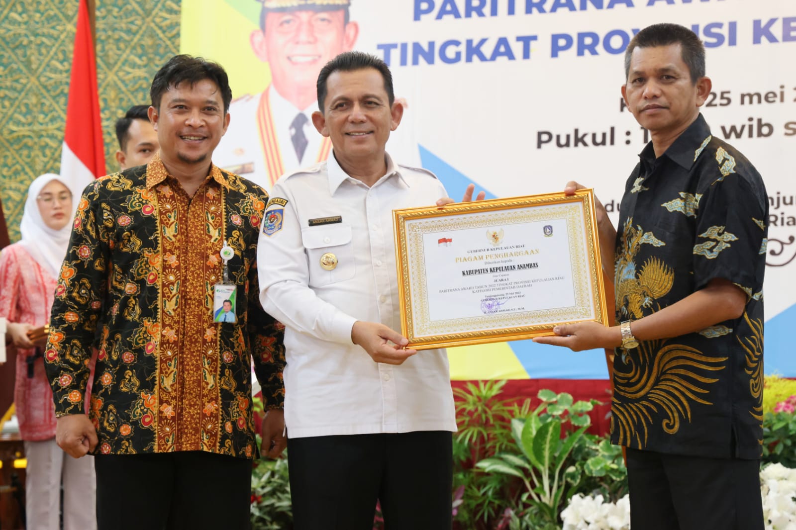 Gubernur Ansar Serahkan Anugrah Paritrana Award 2022 Provinsi Kepri