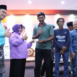 Wako Rahma Serahkan Kartu BPJS Ketenagakerjaan Untuk 523 Nelayan