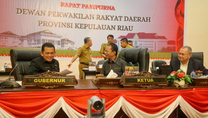Gubernur Ansar Sampaikan Jawaban Pemerintah Untuk Ranperda LPP APBD 2022