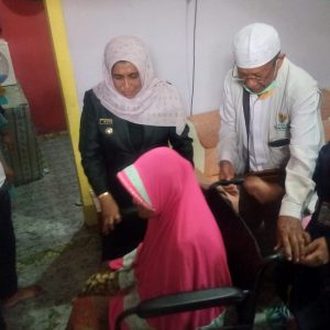 3 Lansia Terima Kursi Roda Bantuan Baznas Tanjungpinang