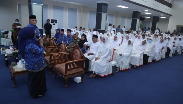 Walikota Melepas Keberangkatan 214 CJH Tanjungpinang
