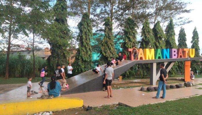 Akhir Pekan,Taman Batu 10 Ramai Dikunjungi Wisatawan Lokal