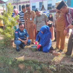 Walikota Letakkan Batu Pertama Pembangunan Drainase Perumahan THI