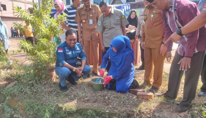 Walikota Letakkan Batu Pertama Pembangunan Drainase Perumahan THI