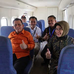 Gubernur Ansar Jajal Pesawat N219 Buatan PT Dirgantara Indonesia