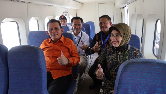 Gubernur Ansar Jajal Pesawat N219 Buatan PT Dirgantara Indonesia