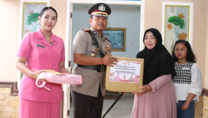 Polresta Tanjungpinang Berikan Tali Asih Untuk Purnawirawan/Warakawuri