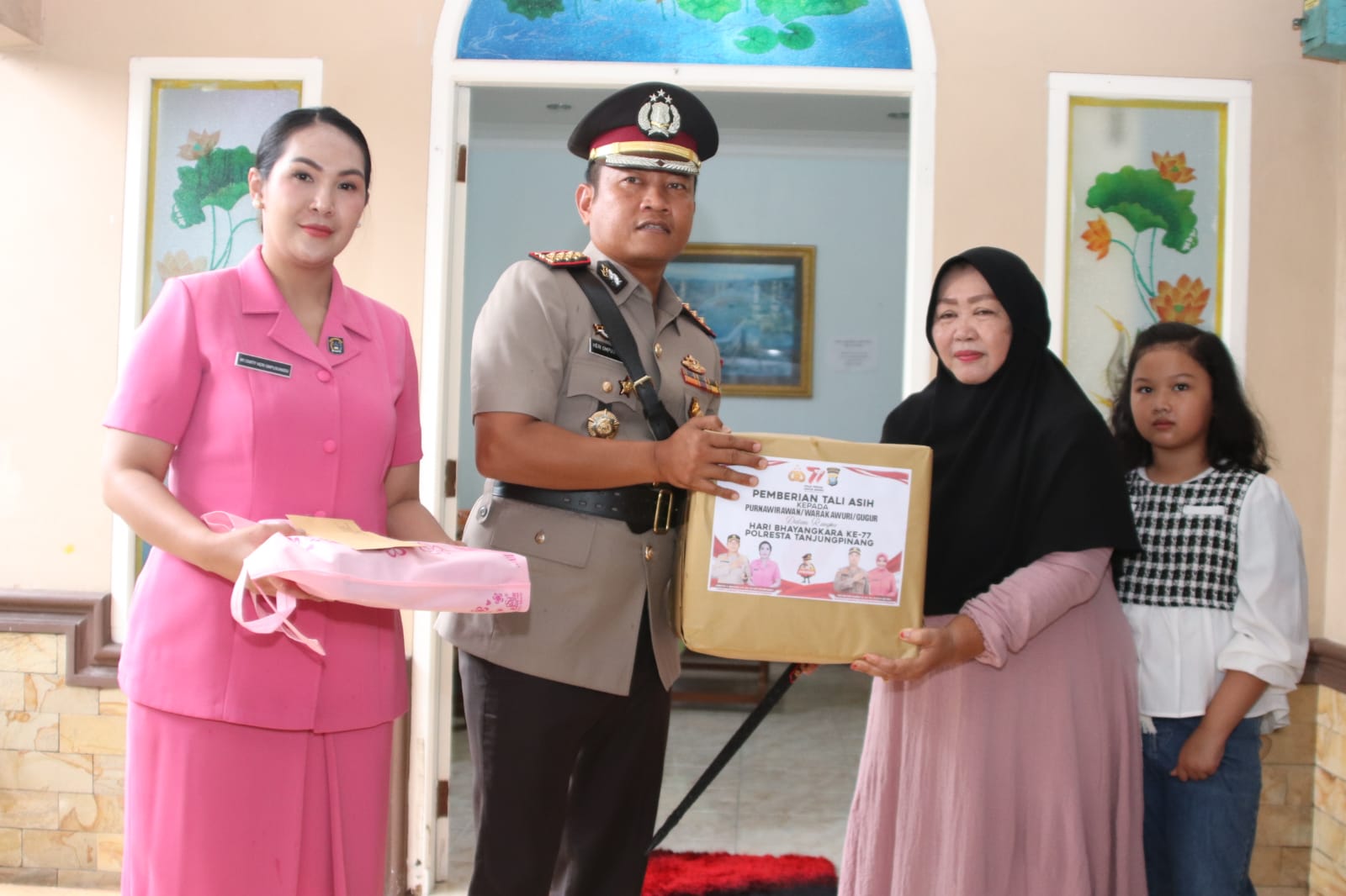 Polresta Tanjungpinang Berikan Tali Asih Untuk Purnawirawan/Warakawuri