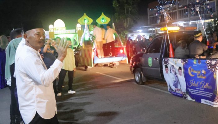 Sekdaprov Kepri Lepas Pawai Takbir Sambut Hari Raya Idul Adha 1444 H di Sei Carang Tanjungpinang