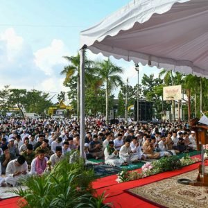 Khatib Sholat Idul Adha, Gubernur Ansar Bawa Pesan Ibadah Kurban Wujud Nyata Kepekaan Sosial