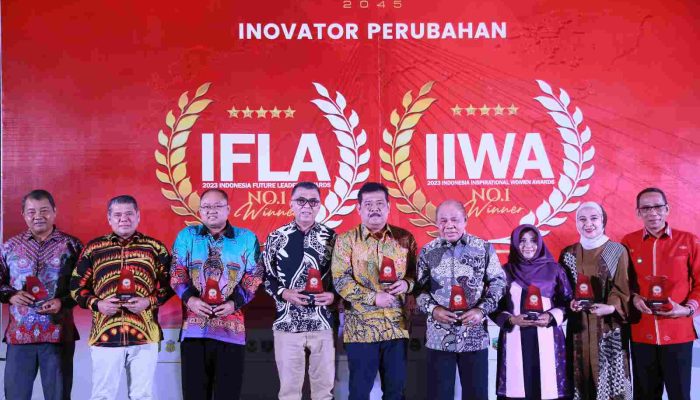 Rahma Terima Anugerah “Best Inspirational Woman of Indonesia 2023” Dari Seven Media Asia 