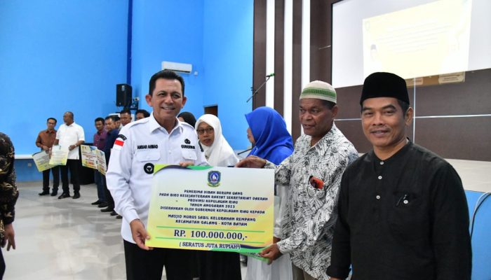 Lanjutkan Penyerahan Insentif di Kota Batam, Ansar Ingin Pelayanan Berjalan Baik di Tingkat Bawah