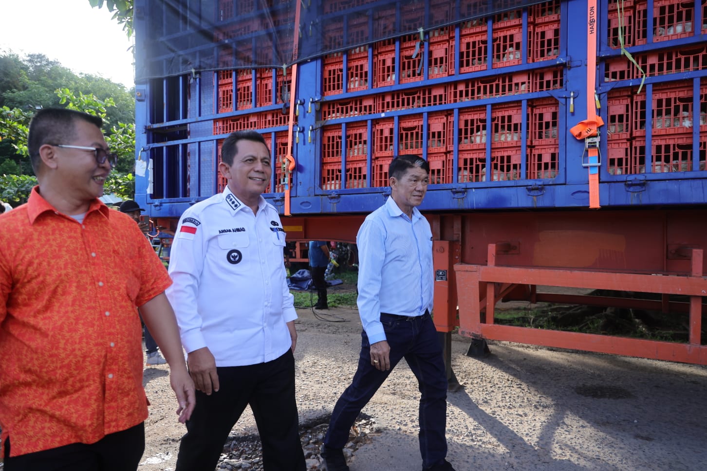 Gubernur Ansar Lepas Ekspor Perdana Ayam Hidup dari Bintan ke Singapura