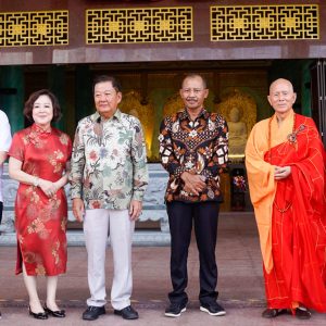 Sekdaprov Hadiri Peresmian Pagoda Sata-Saharsa Buddha di Tanjungpinang