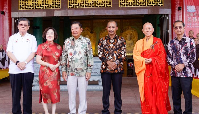 Sekdaprov Hadiri Peresmian Pagoda Sata-Saharsa Buddha di Tanjungpinang