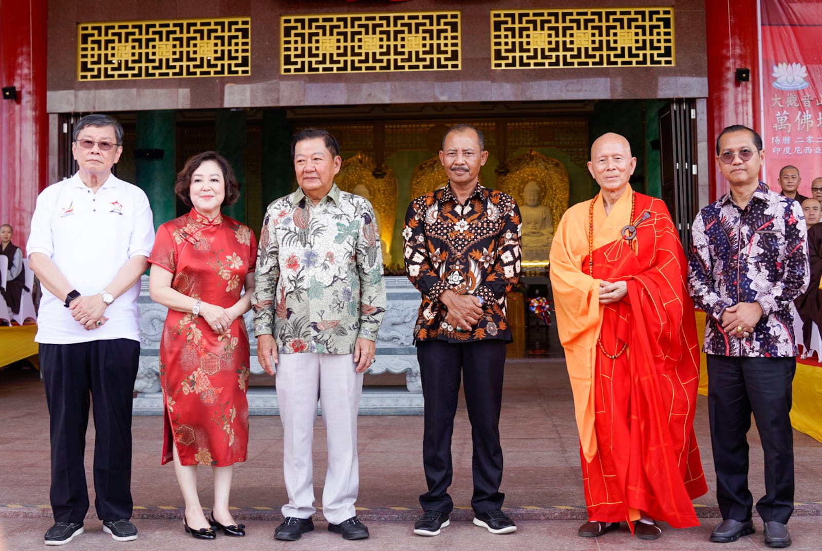Sekdaprov Hadiri Peresmian Pagoda Sata-Saharsa Buddha di Tanjungpinang