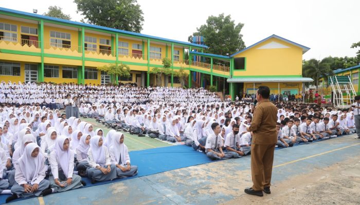 Berkunjung ke SMKN 1 Tanjungpinang, Ansar : Tidak Ada Kesuksesan Tanpa Kerja Keras dan Doa Orang Tua