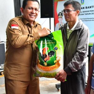 Bantu Warga Kurang Mampu,Gubernur Kepri Salurkan 1200 Paket Sembako