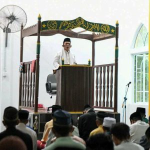 Gubernur Ansar Menjadi Khatib Shalat Jum’at di Pulau Karas