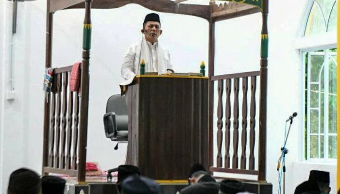 Gubernur Ansar Menjadi Khatib Shalat Jum’at di Pulau Karas