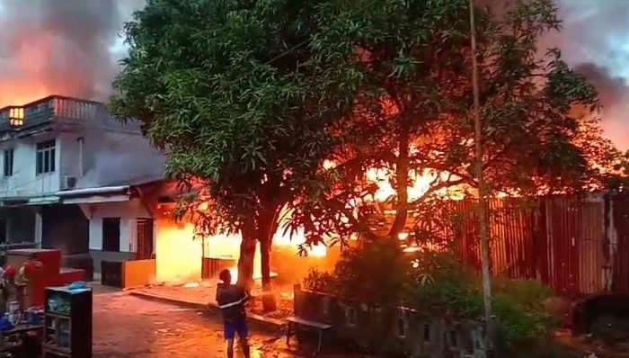Belasan Rumah di Pulau Buluh Kota Batam Terbakar