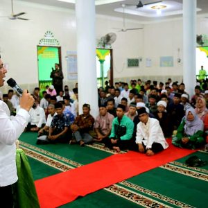 Safari 1 Muharam 1445 H di Anambas, Gubernur Ansar Serahkan Bantuan Hibah Rp2,837 Miliar