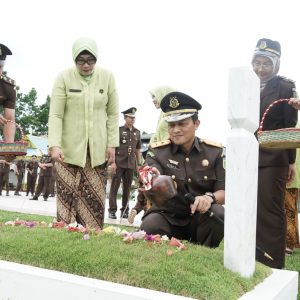 Ziarah Dan Tabur Bunga Di TMP Peringati HUT HBA Ke-63 Dan HUT IAD Ke-XXIII