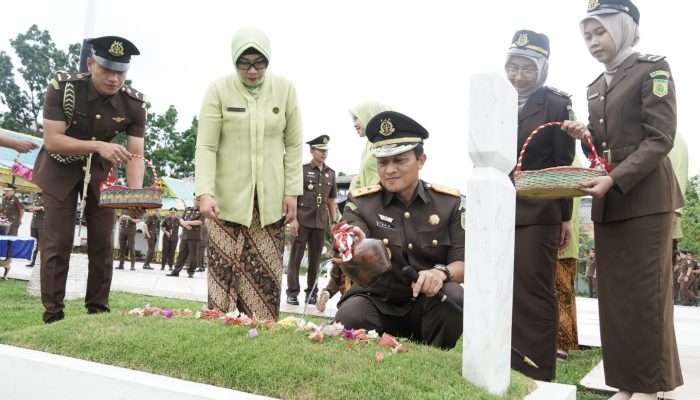 Ziarah Dan Tabur Bunga Di TMP Peringati HUT HBA Ke-63 Dan HUT IAD Ke-XXIII