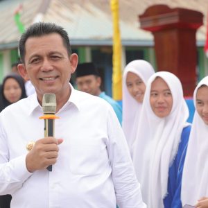Kunjungi SMAN 1 Jemaja, Gubernur Ansar Tegaskan Anak Kepri Tidak Minder Untuk Bersaing