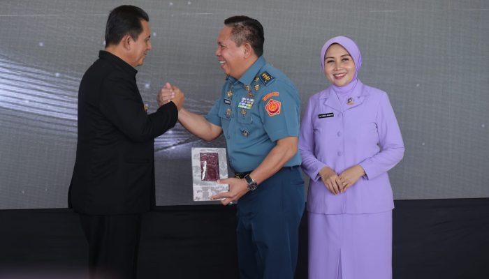 Gubernur Ansar Hadiri Pisah Sambut Pangkobwilhan I dari Laksdya Irvansyah ke Laksda Erwin