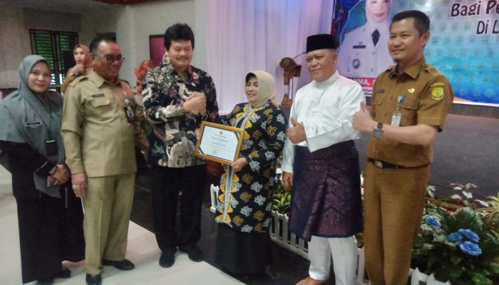 Memasuki Purna Tugas, 104 PNS Pemko Tanjungpinang Terima Penghargaan