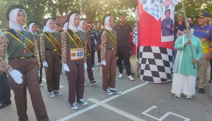 Perebutkan Hadiah Uang Tunai Rp114 Juta, Lomba Gerak Jalan Proklamasi 8 Km Dilepas Wako Rahma