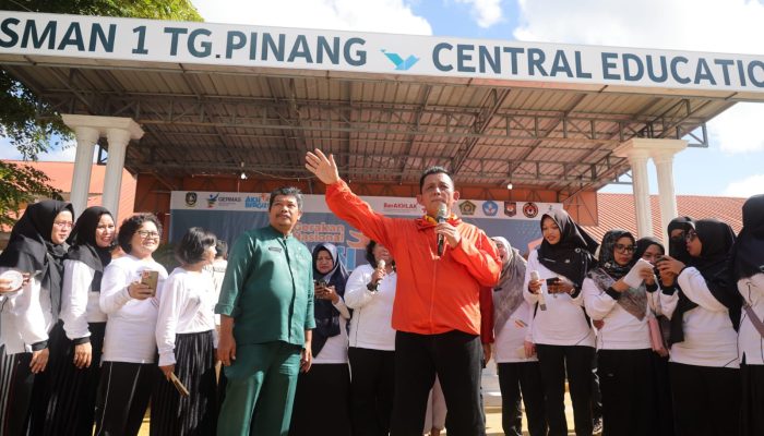 Gubernur Ansar Sosialisasikan Pentingnya Cegah Anemia Bagi Remaja Putri