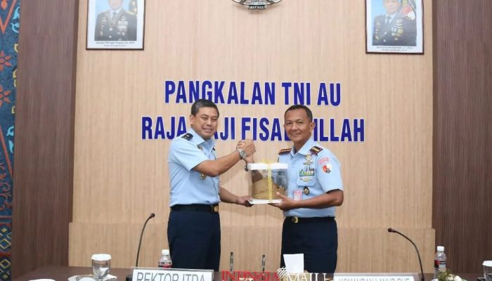 Institut Teknologi Dirgantara Adisutjipto Kunjungi Lanud RHF