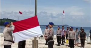 HUT RI Ke-78, Polres Bintan Kibarkan Bendera Merah Putih Di Pulau Terluar