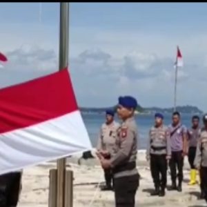 HUT RI Ke-78, Polres Bintan Kibarkan Bendera Merah Putih Di Pulau Terluar
