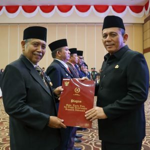 639 PNS Pemprov Kepri Terima Satya Lencana Karya Satya