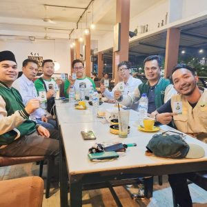 Sekjend Ainul Ngopi Bareng Bersama AMK Kepri Bahas Potensi Anak Muda