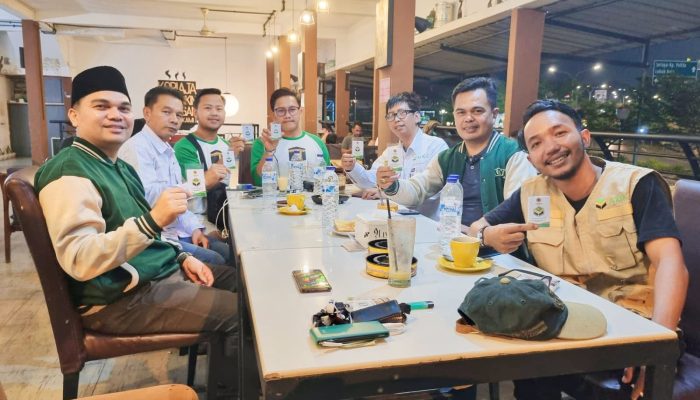 Sekjend Ainul Ngopi Bareng Bersama AMK Kepri Bahas Potensi Anak Muda
