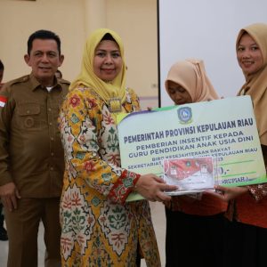 362 Guru TK, PAUD, dan RA di Natuna Terima Insentif Dari Gubernur Ansar
