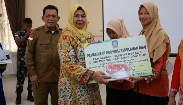 362 Guru TK, PAUD, dan RA di Natuna Terima Insentif Dari Gubernur Ansar