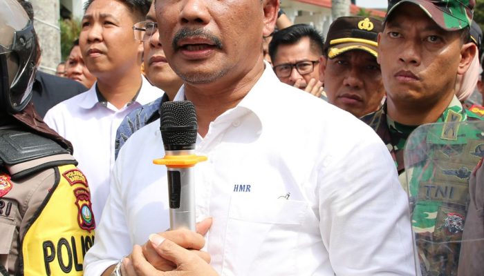 M.Rudi Temui Massa Aksi Unjuk Rasa Melayu Kepri Di BP Batam 