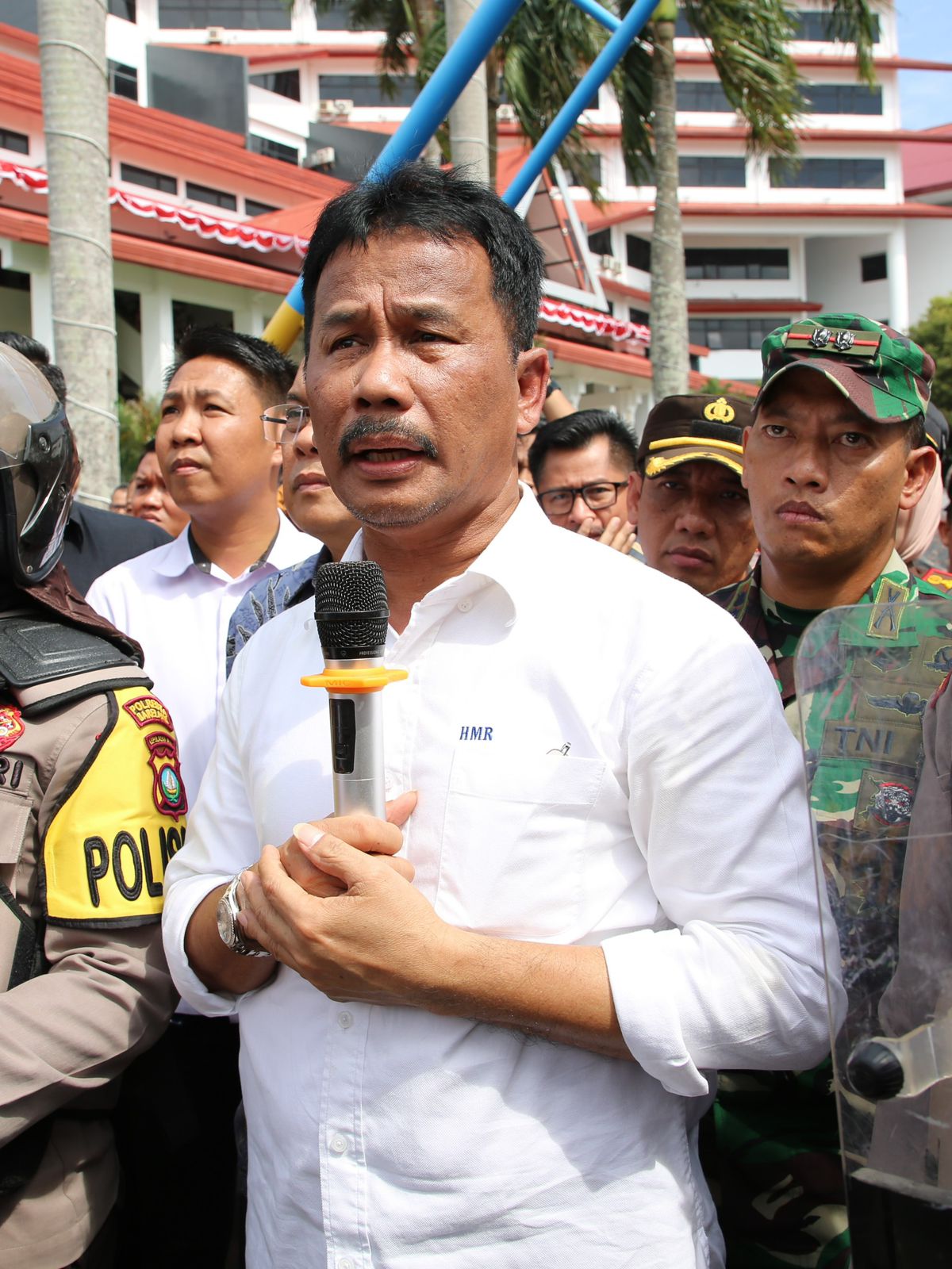 M.Rudi Temui Massa Aksi Unjuk Rasa Melayu Kepri Di BP Batam 