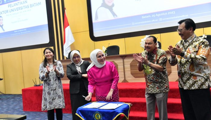 Pelantikan Rektor Uniba Batam, Prof. Hj. Indrayani Gantikan Prof. Dr. Chablullah Wibisono