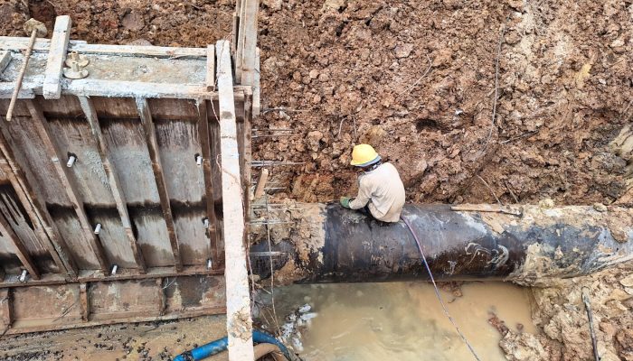 Pipa Air di Areal Central Sukajadi Bocor, BU SPAM BP Batam Langsung Perbaiki