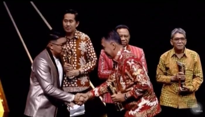 Bupati Natuna Terima Penghargaan Indonesia Award 2023 Kategori Crisis Handle