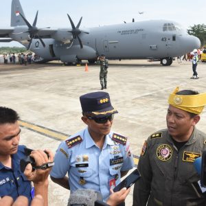 Pesawat C-130 J30 Super Hercules Buatan Amerika Serikat Mendarat Di Bandara RHF Tanjungpinang